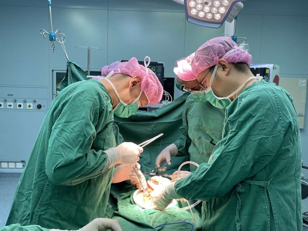Surgeons performing minimally invasive surgery in modern operating room