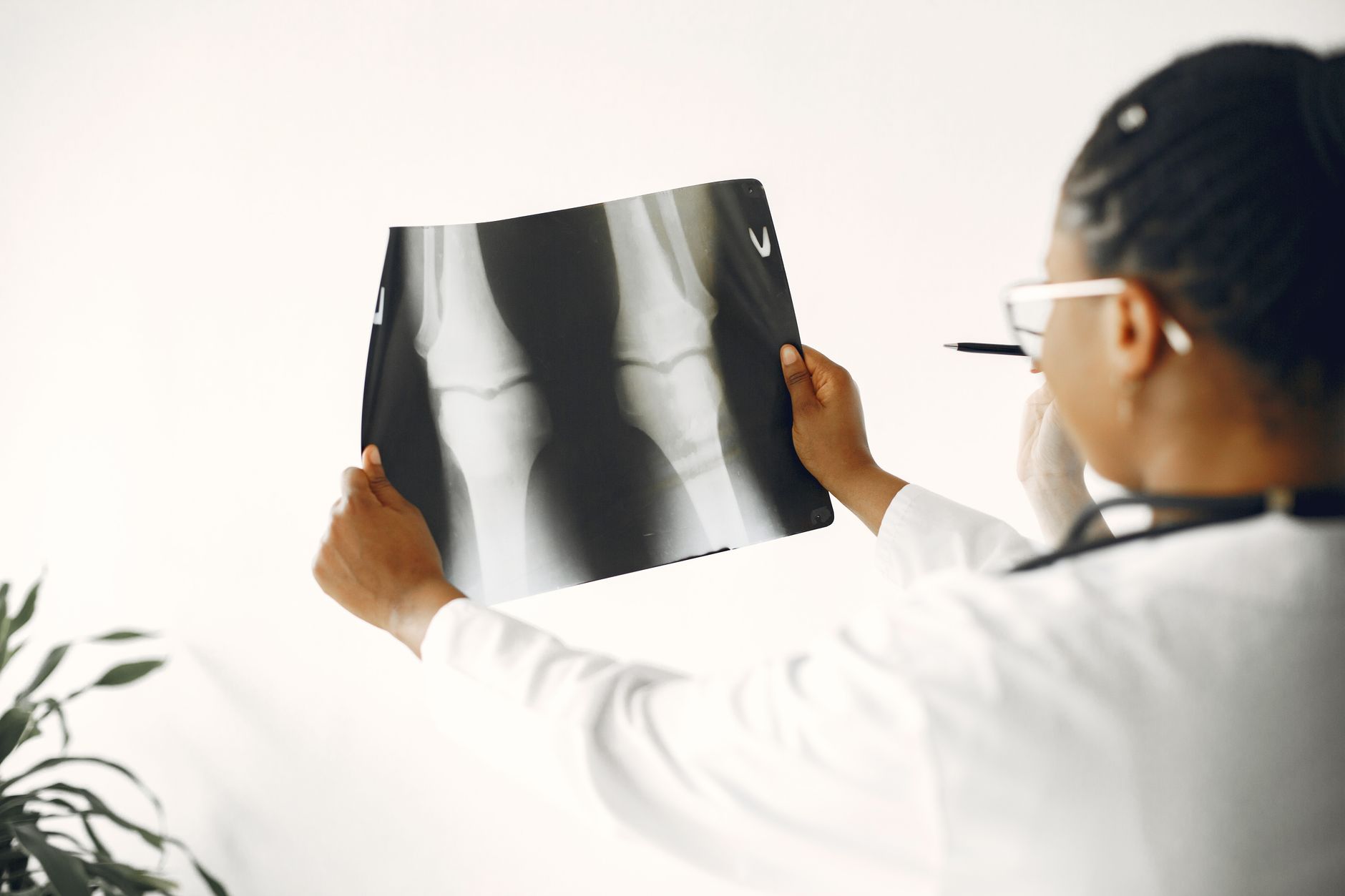 Orthopedic doctor reviewing knee X-ray for patient evaluation at Barbour Orthopaedics & Spine Jacksonville FL